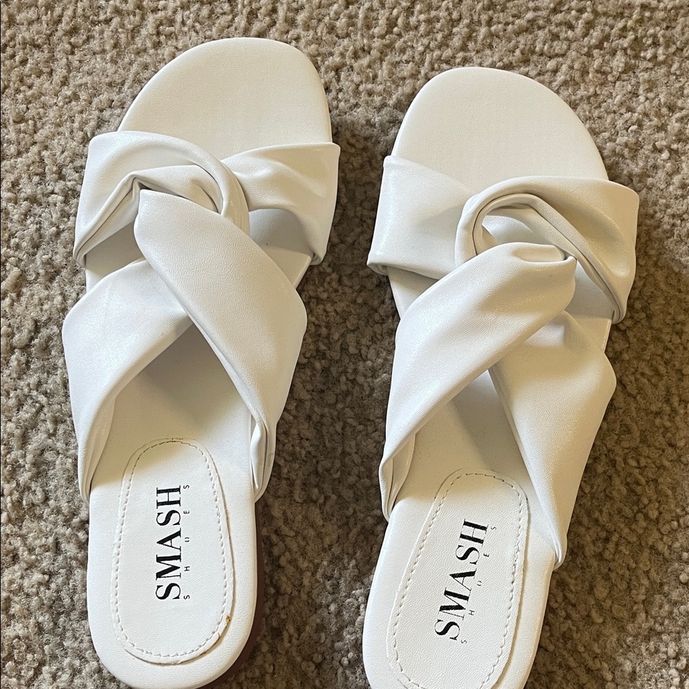 Smash Shoes Women's Elegant White Sandals - Picture 2 of 3